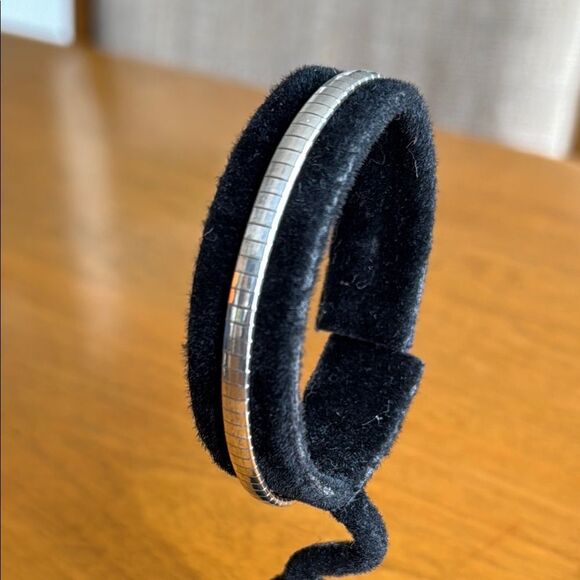 Sterling silver omega bracelet - Picture 1 of 4